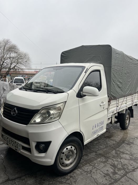 Changan yuk avtomobili bir qo’l haydalgan yaxshi halotda metan o’rnati