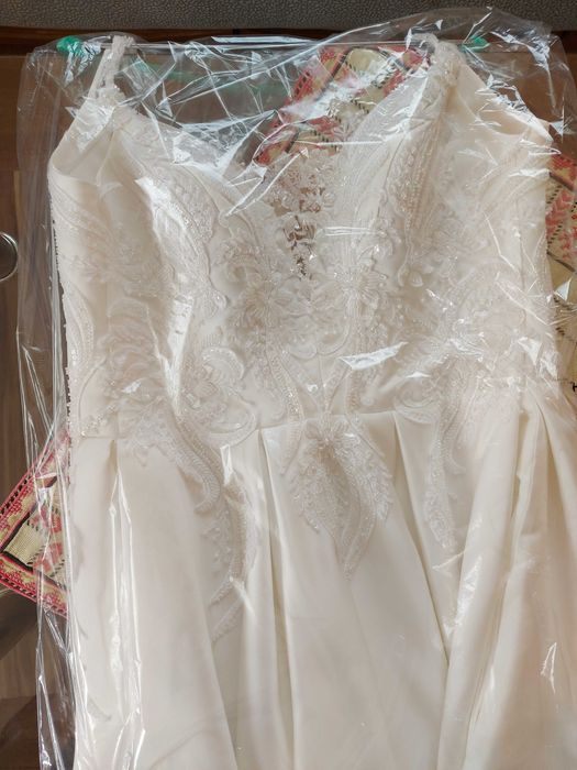 Булчинска рокля + подарък болеро