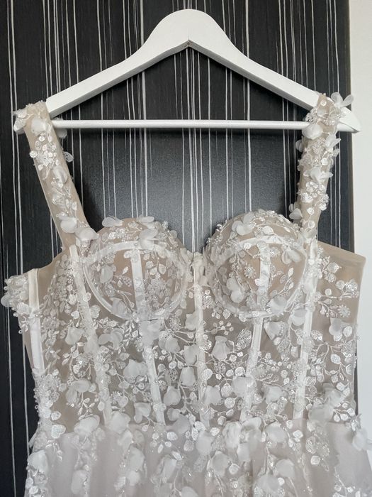 Булчинска рокля с орнаменти