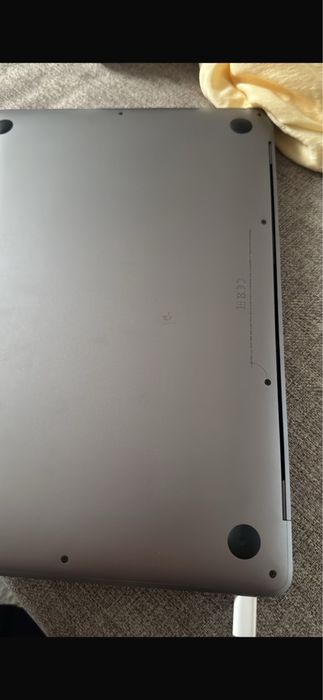 Model A2337 MacBook Air (M1, 2020)
