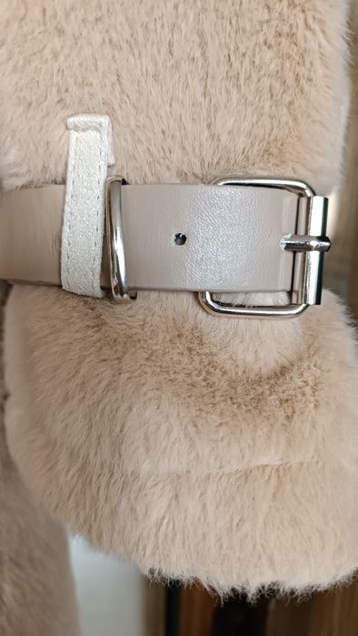 Палто  с къс еко косъм