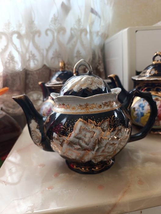 Мадонна чайник 3 штуки есть