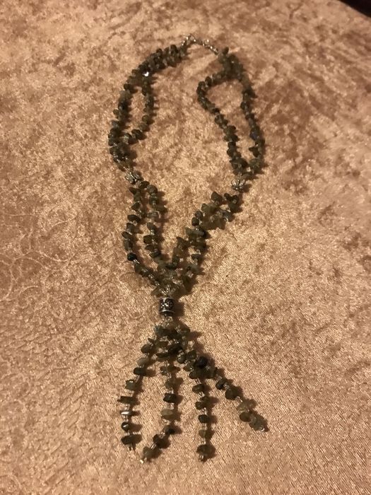 Колиета от естествени камъни