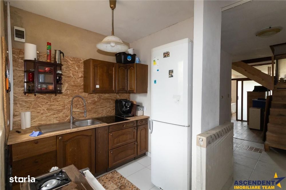 FILM! Constructie rustica tip Casa Verde, cu parau si panorama impresi