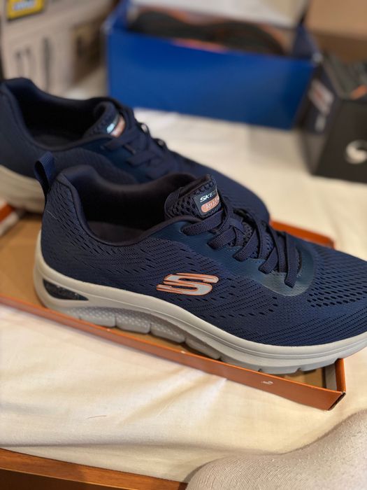 Мъжки маратонки Skechers Arch Comfort, чисто нови