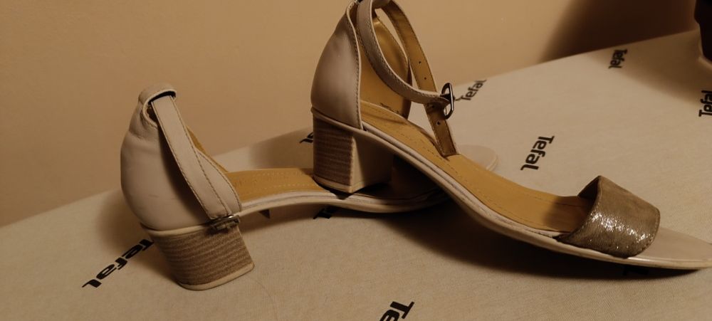 Sandale piele naturala mărimea 37 coloare nude