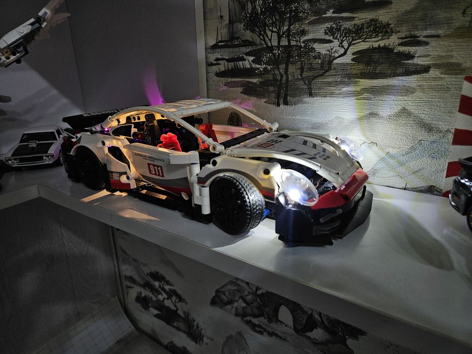 Собранный лего Porsche