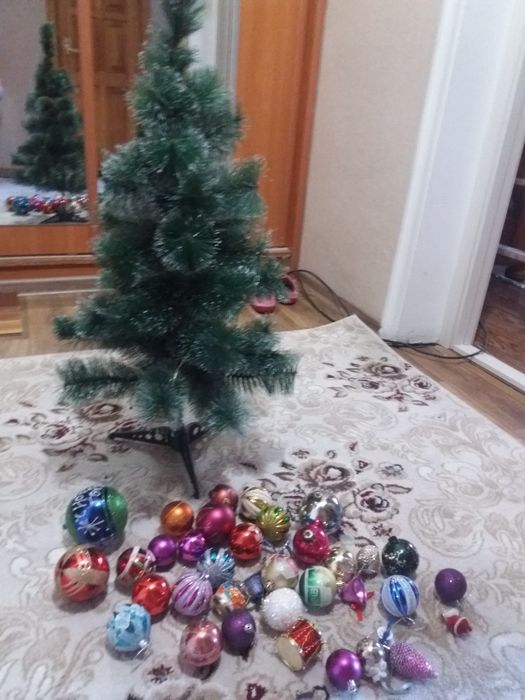 Елка новогодняя с эфектом снега выс.90см,  с елочными игрушками