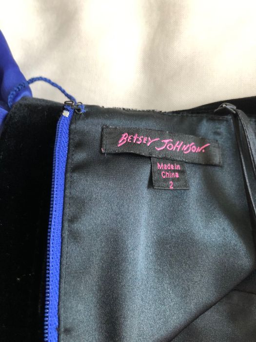 Елегантна рокля на BETSEY JOHNSON