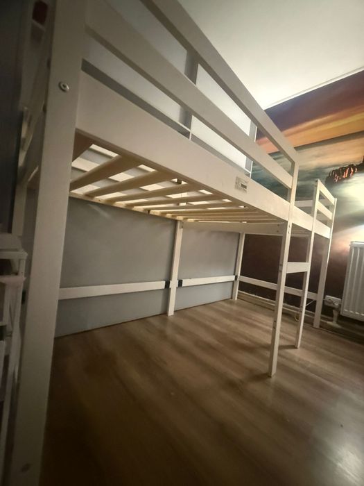 Pat copii supraetajat