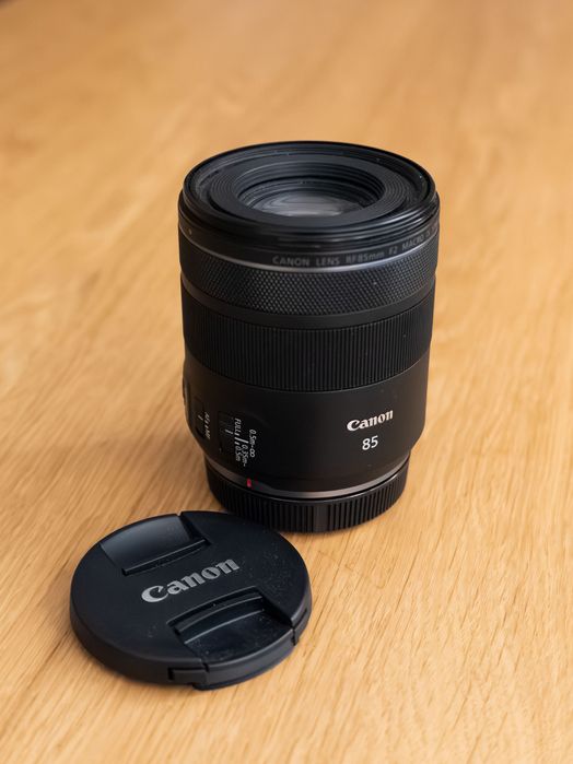 Canon RF 85mm f/2 Macro IS STM