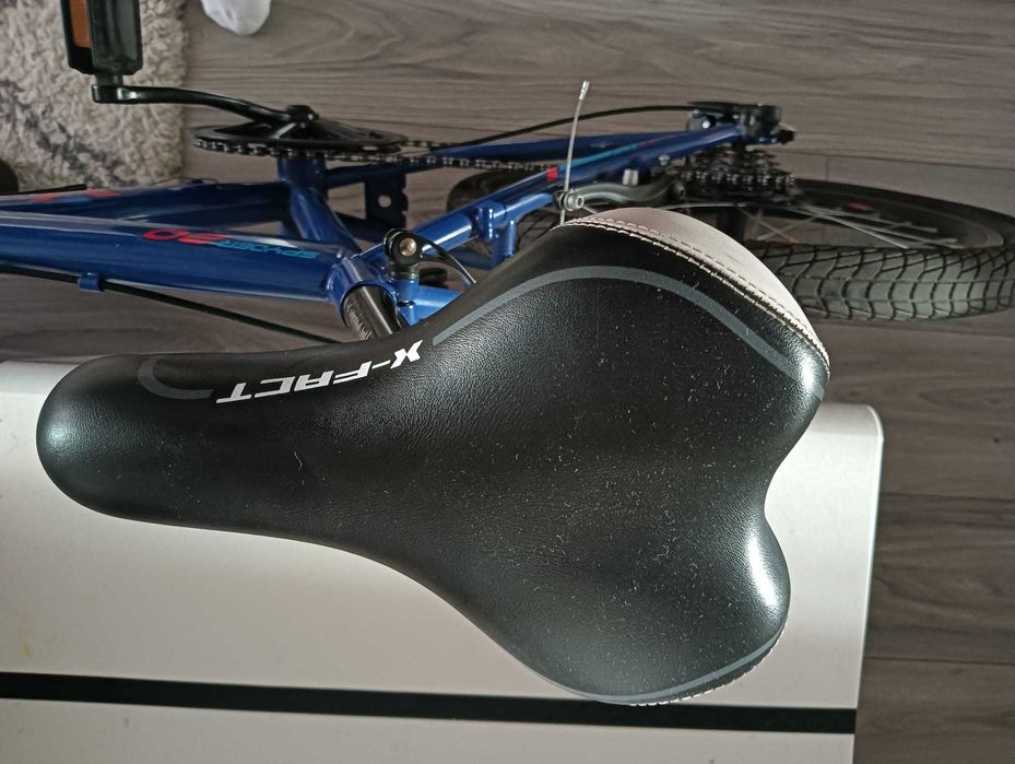 vand bicicleta pentru copii cu roti de 20 cumparata de noua si nefolosita