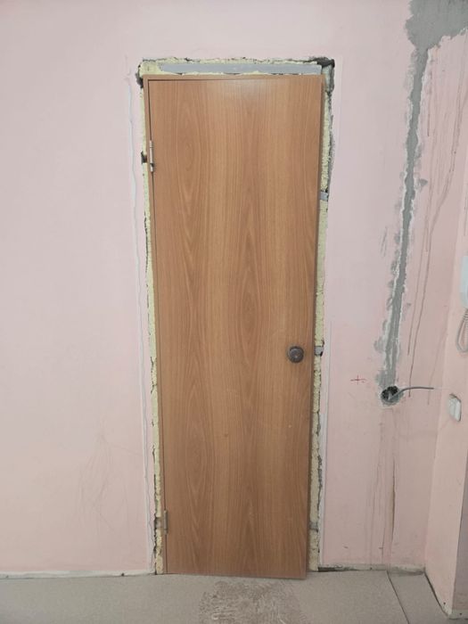 Продам б/у двери с обналичниками!