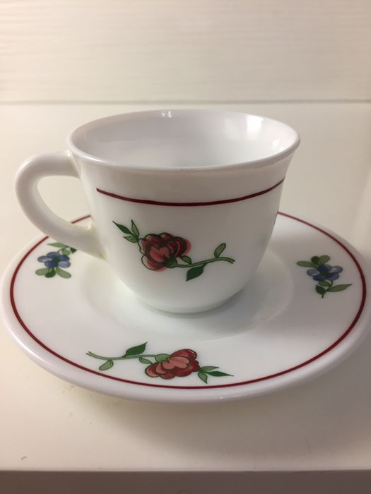 Кофейные чашки и чайные чашки