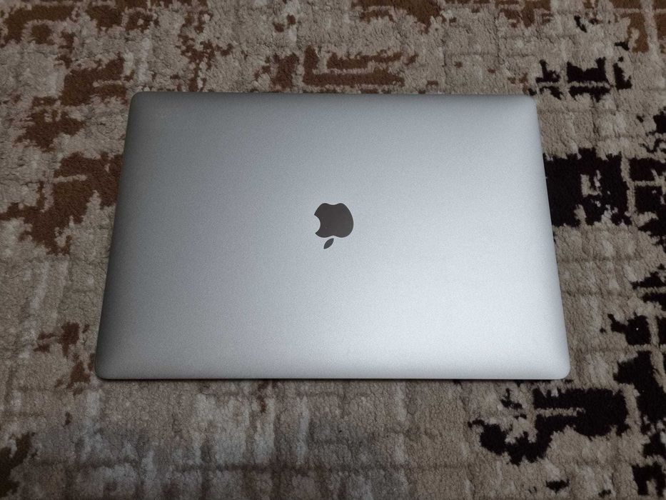 MacBook Pro A1707  (2017) touchbar i7 7700HQ 15.4"  Retina 2880x1800 (2.8K)