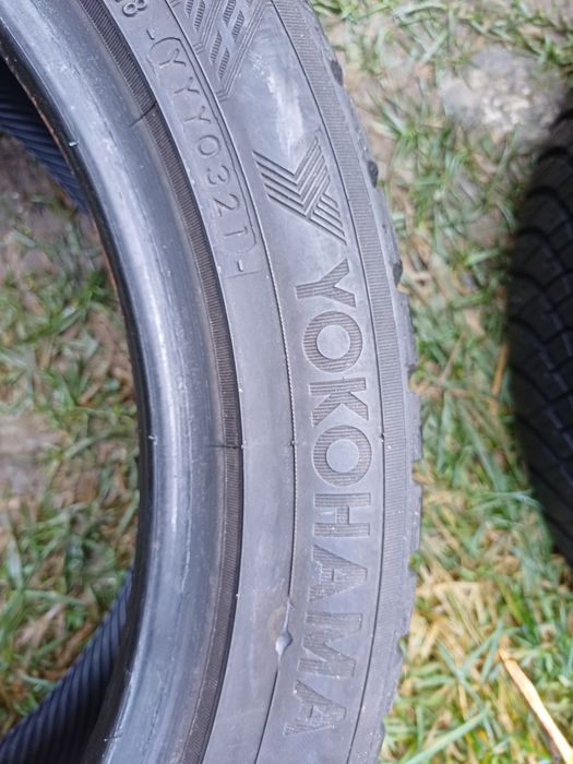 Vând 2 anvelope de iarna 225 45 r17 YOKOHAMA foarte bune