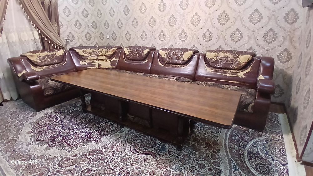 Уголок для зала сотилади