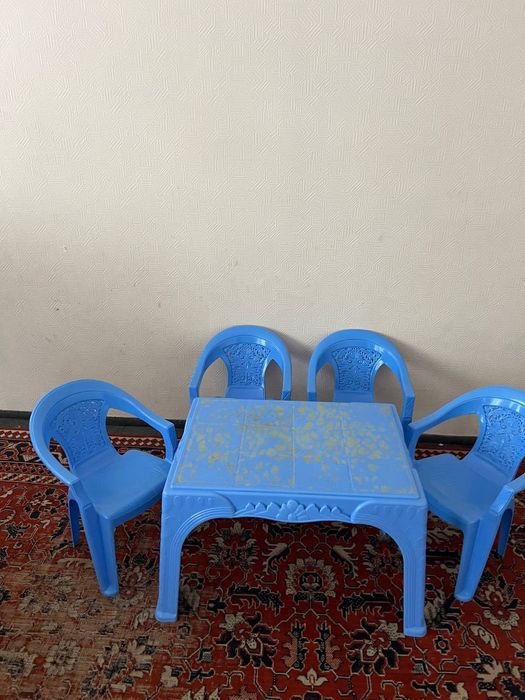 Bolalar stol stuli sotiladi