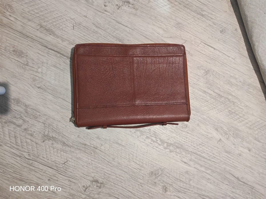 Продам портфель кожаный