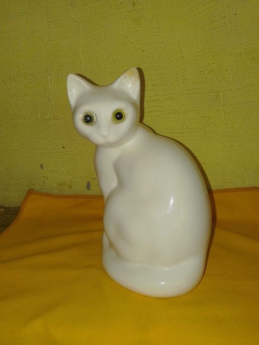 Старa Порцелановa Фигурa - Котка