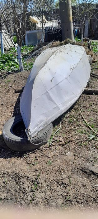 Vând  barcă  din tablă