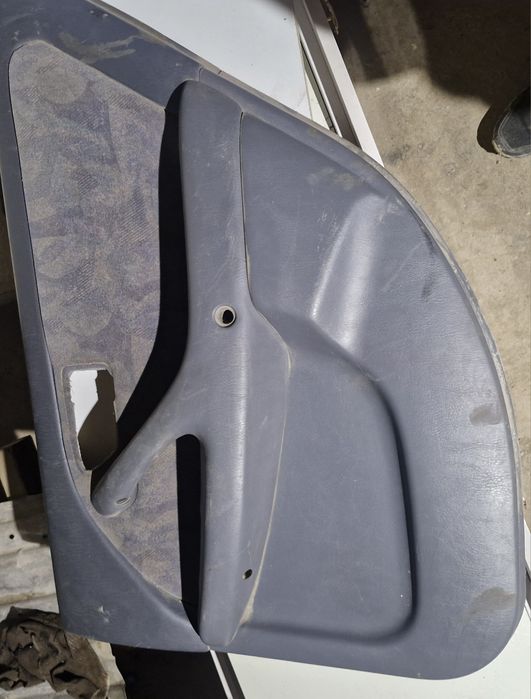 Продам обшивка двери камри 20