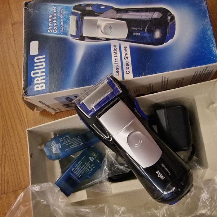 Aparat de ras Braun 6610 FreeGlider +Cartuse Nou Anti Iritation