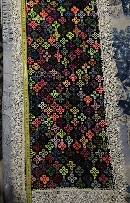 Față de masă tradițională brodată