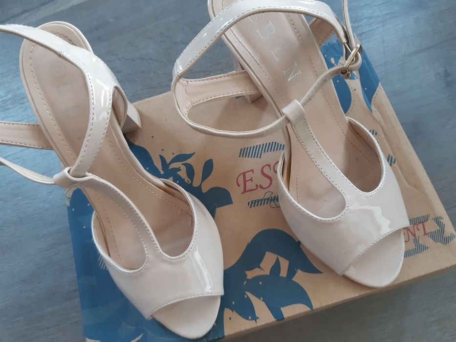 Sandale - Marimea 37 (purtate o singura data)