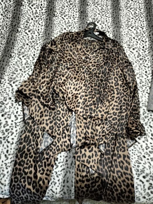 Продам два костюма