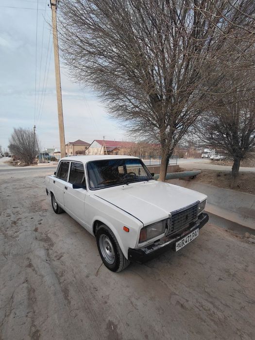 Vaz 2107 sotiladi