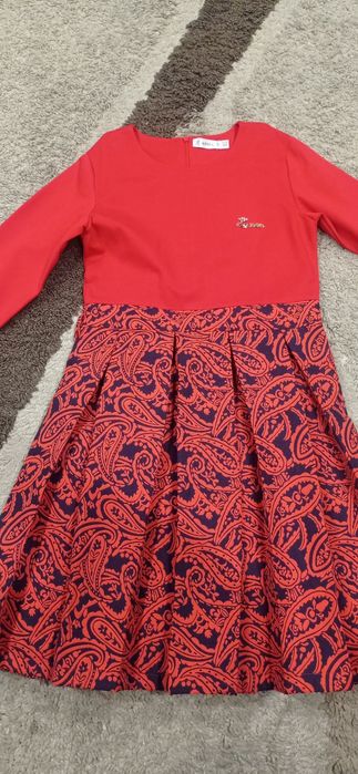 Продам платья на девочку