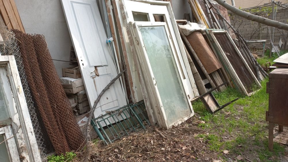 Б/у эшик ромлар сотилади.