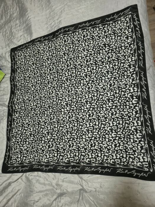 Черно-бял елегантен шал Karl Lagerfeld