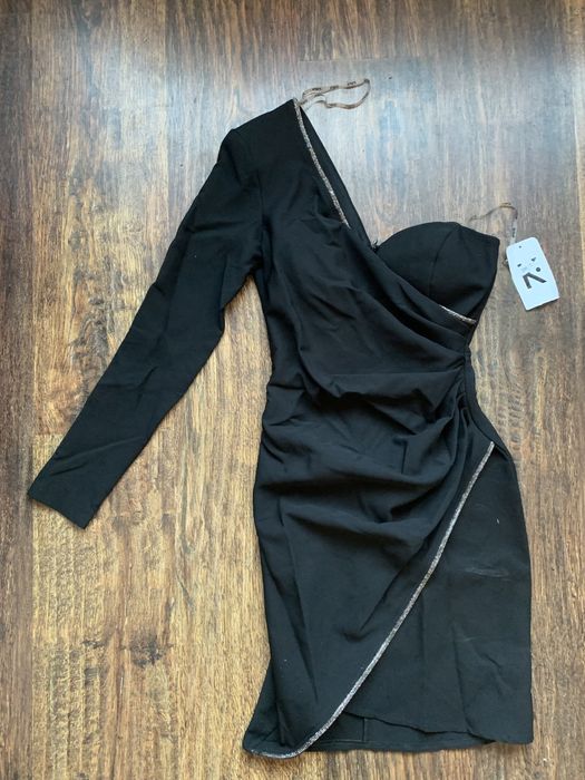 Rochie superba pe un umar