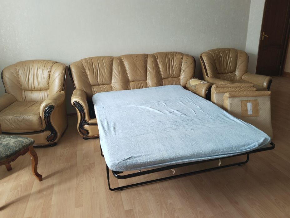 Диван с двумя креслами