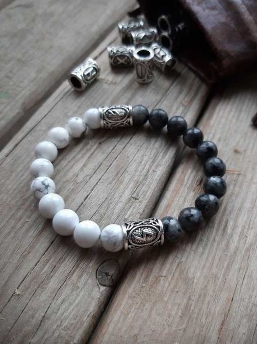 Подарочный мужской женский браслет с руной из натуральные камни.