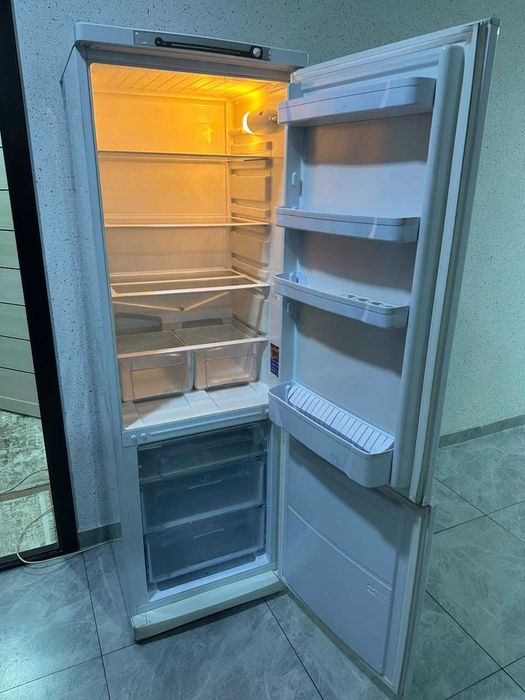 Холодильник INDESIT  в отличном рабочем состоянии