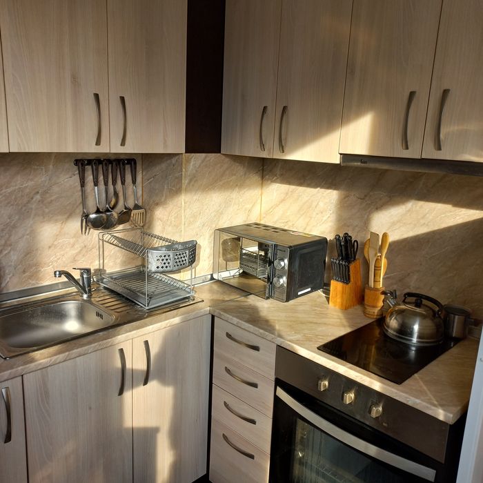 Дава се под наем Двустаен апартамент в Бургас, Център - 76 кв.м за 561 € - Снимка #3