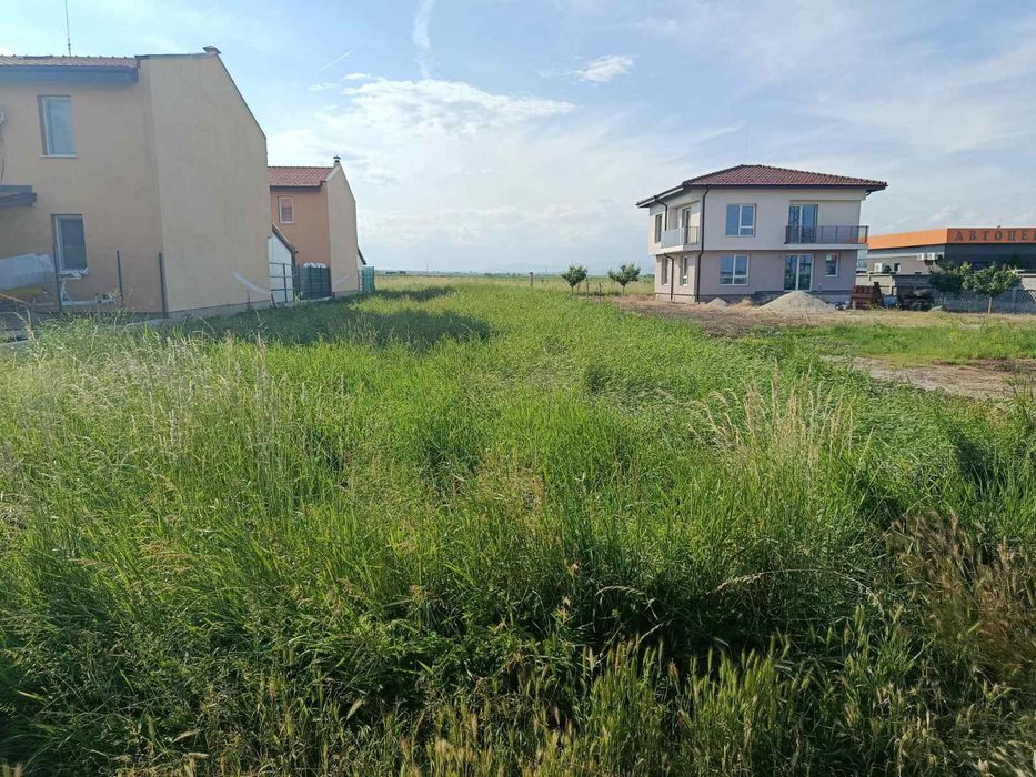продава парцел в божурище на гл път за гурмазово 700 кв за 2 къщи строй се на калкан