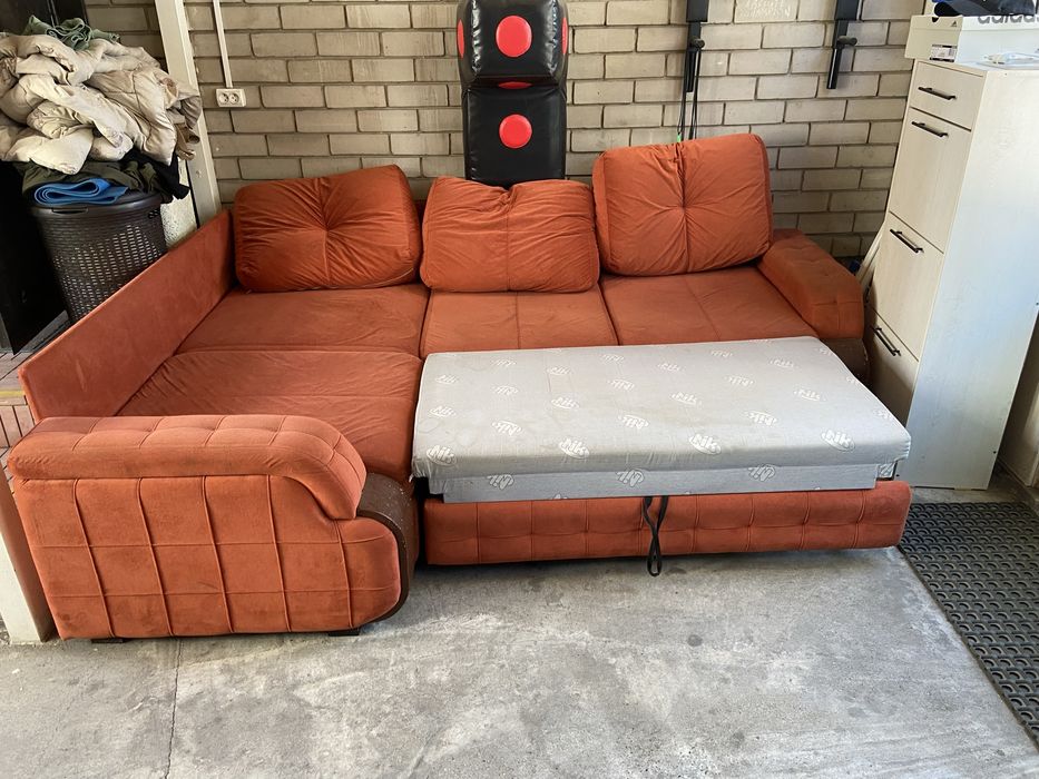 Продам диван в хорошем состояние