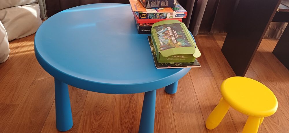 Детка маса + 2 бр.столчета IKEA