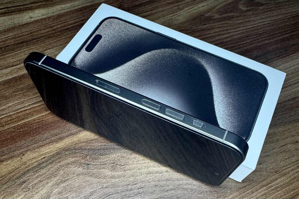 iPhone 15 pro с гаранция