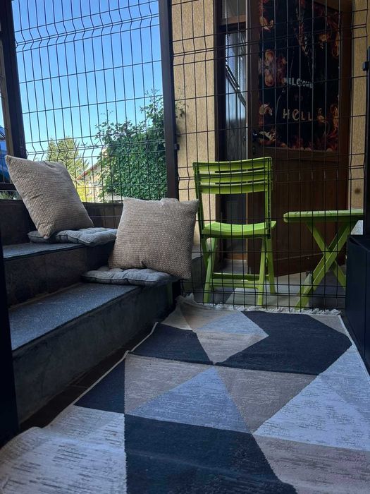 двустайно жилище с дворче