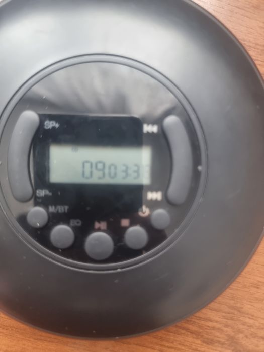 Cd плеер Bravo q802, (2 кабеля для использования)