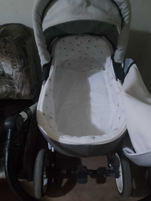 Продавам бебешка количка