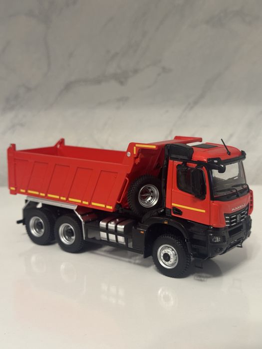 Маштабная модель, 1:43 KAMAZ-65952