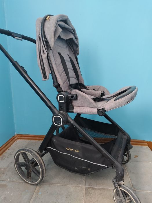 Продам коляску с подарком