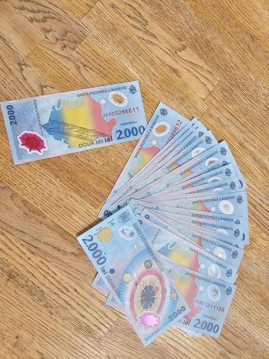 Vând colecție / lot de 40 bancnote Bancnota românească 2000 lei Eclipsa 1999 – toate necirculate (UNC), păstrate foarte bine.