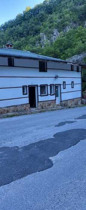 Продава се Къща в Лъки - 400 кв.м за 263 €/кв.м - Снимка #3